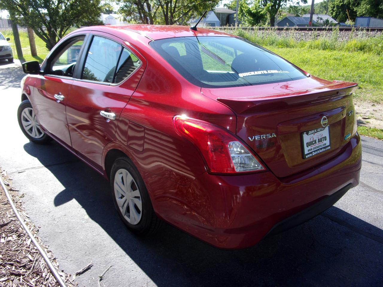 Nissan Versa 4dr Sdn CVT 1.6 SV 2015