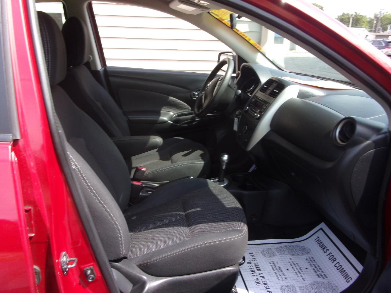 Nissan Versa 4dr Sdn CVT 1.6 SV 2015