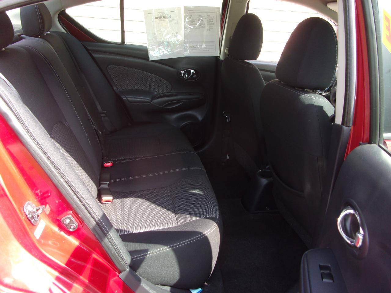Nissan Versa 4dr Sdn CVT 1.6 SV 2015