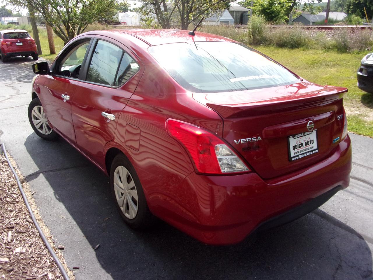 Nissan Versa 4dr Sdn CVT 1.6 SV 2015