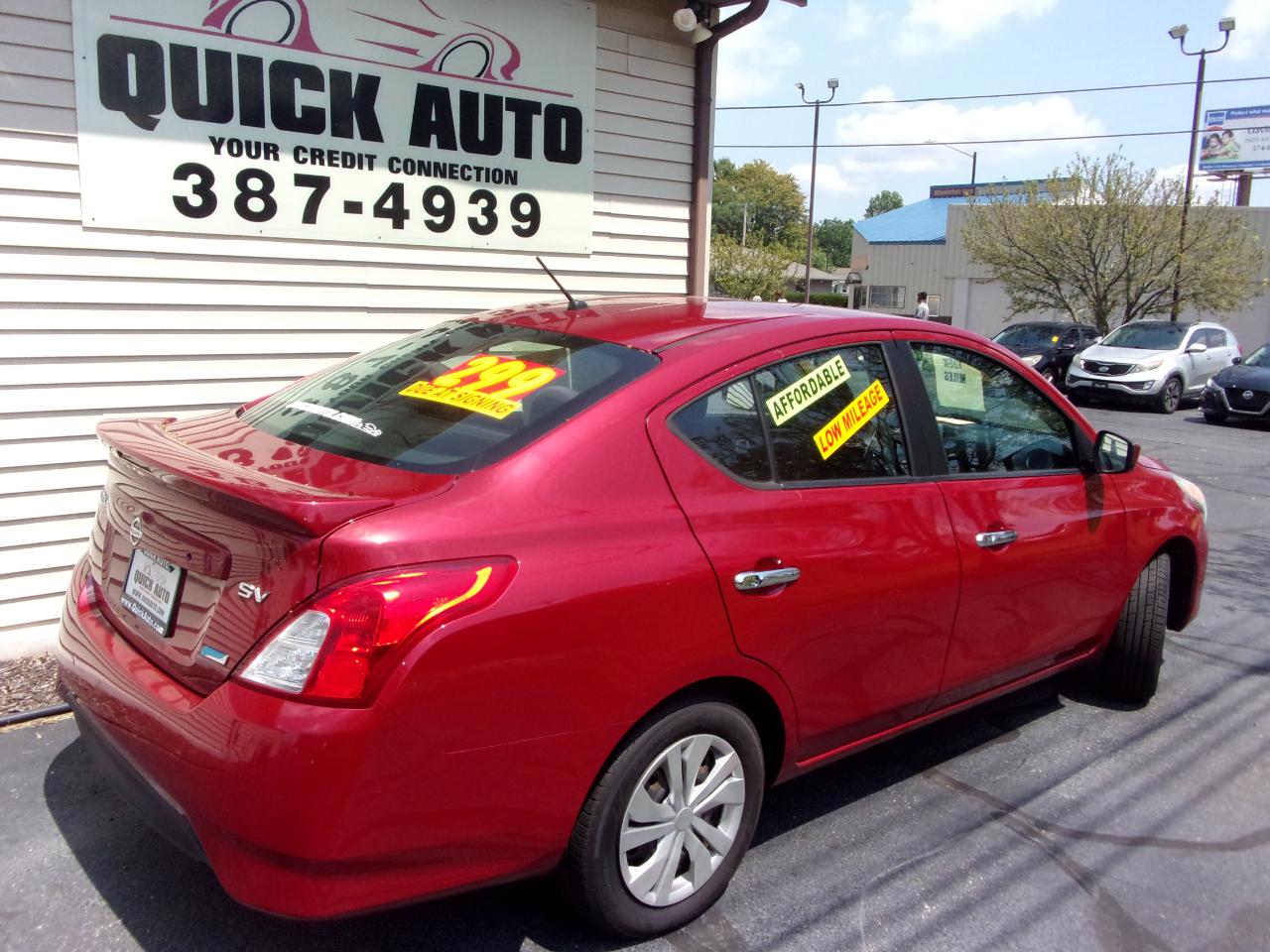 Nissan Versa 4dr Sdn CVT 1.6 SV 2015