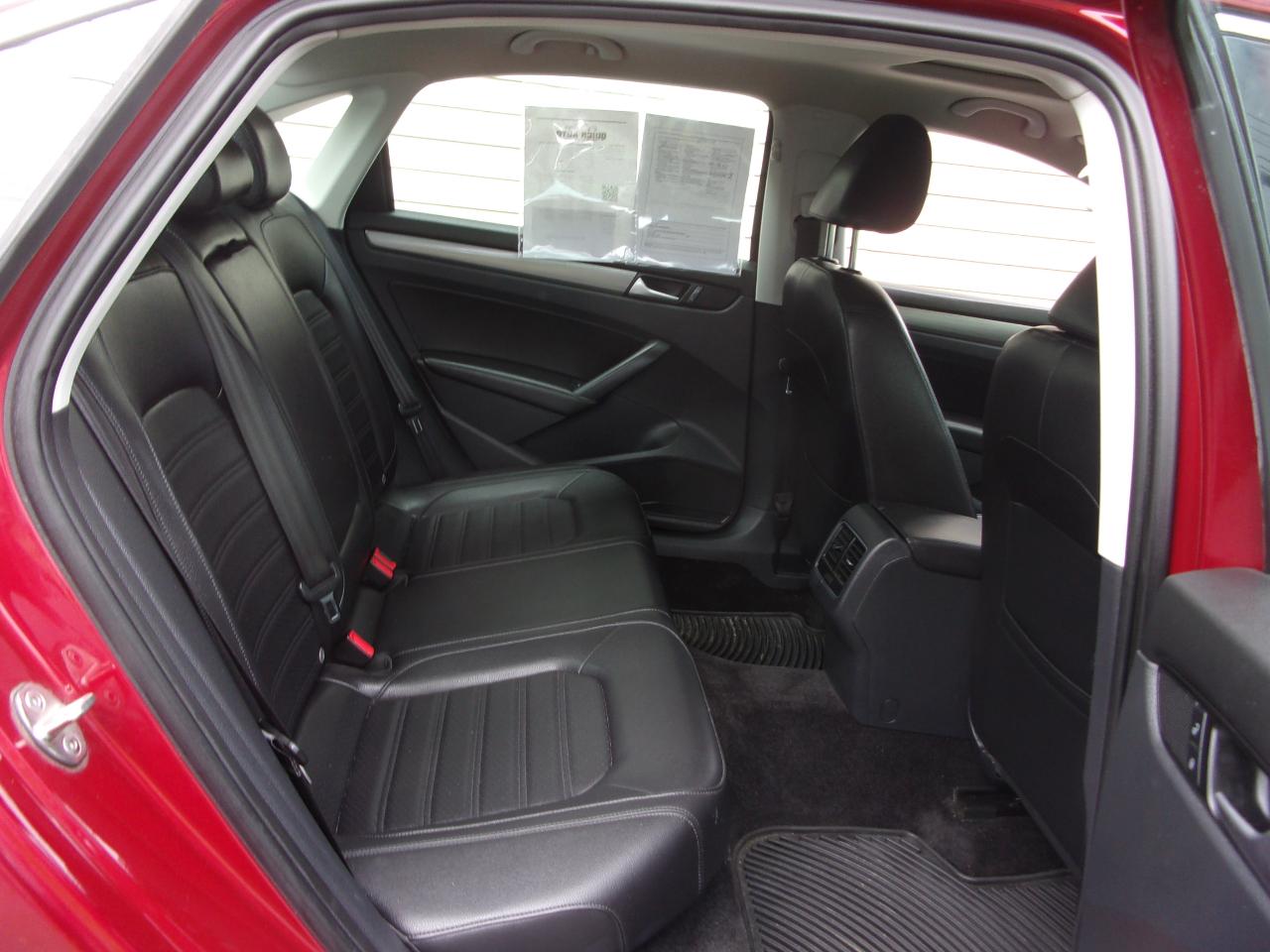 Volkswagen Passat 4dr Sdn 1.8T Auto Sport 2015