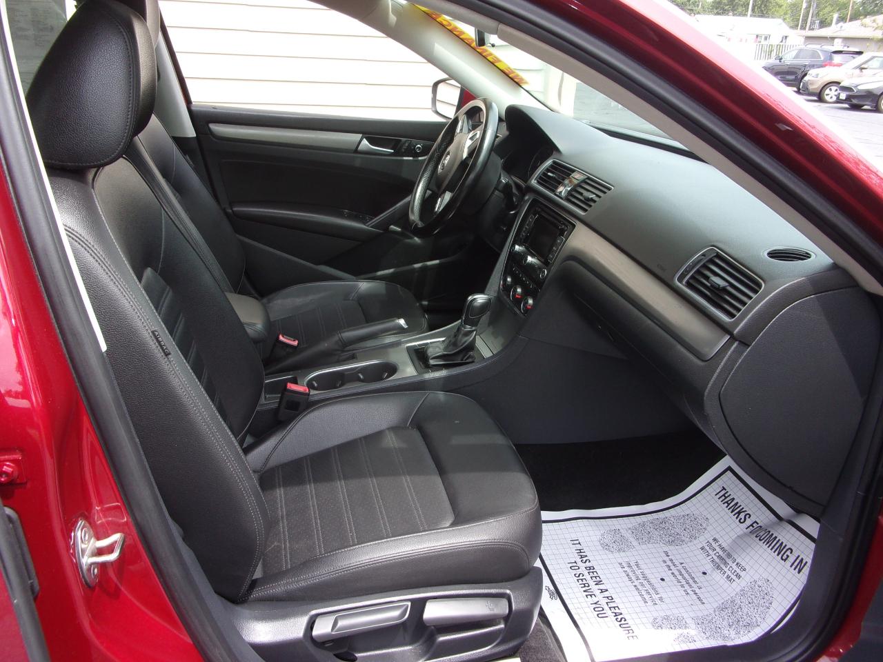 Volkswagen Passat 4dr Sdn 1.8T Auto Sport 2015
