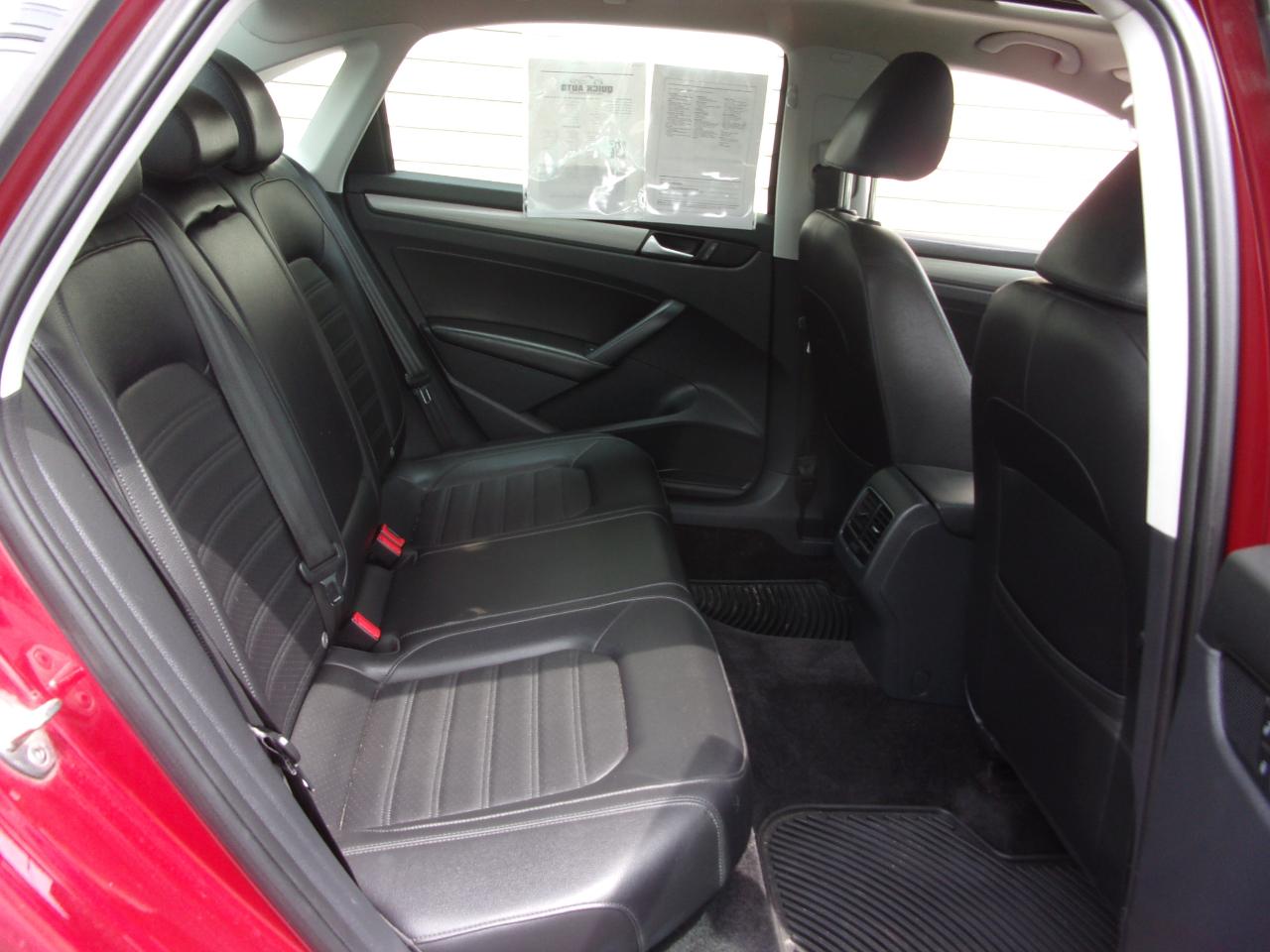 Volkswagen Passat 4dr Sdn 1.8T Auto Sport 2015