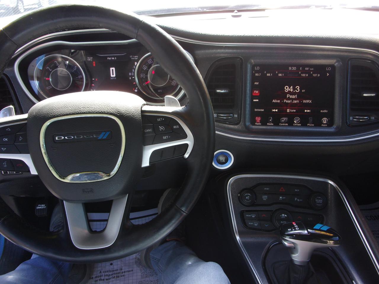 Dodge Challenger 2dr Cpe SXT Plus 2015