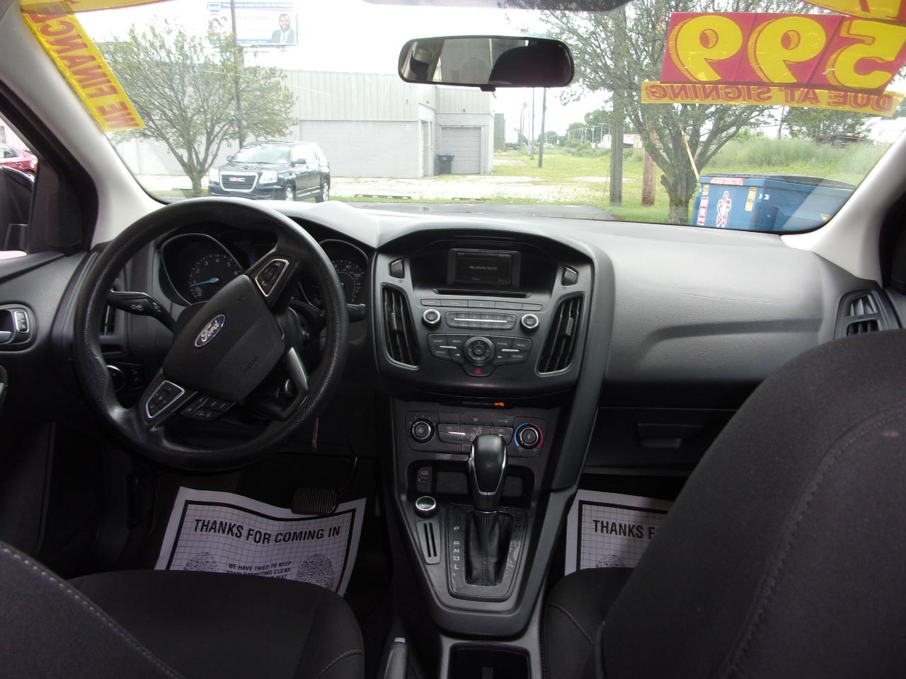 Ford Focus SE Sedan 2017