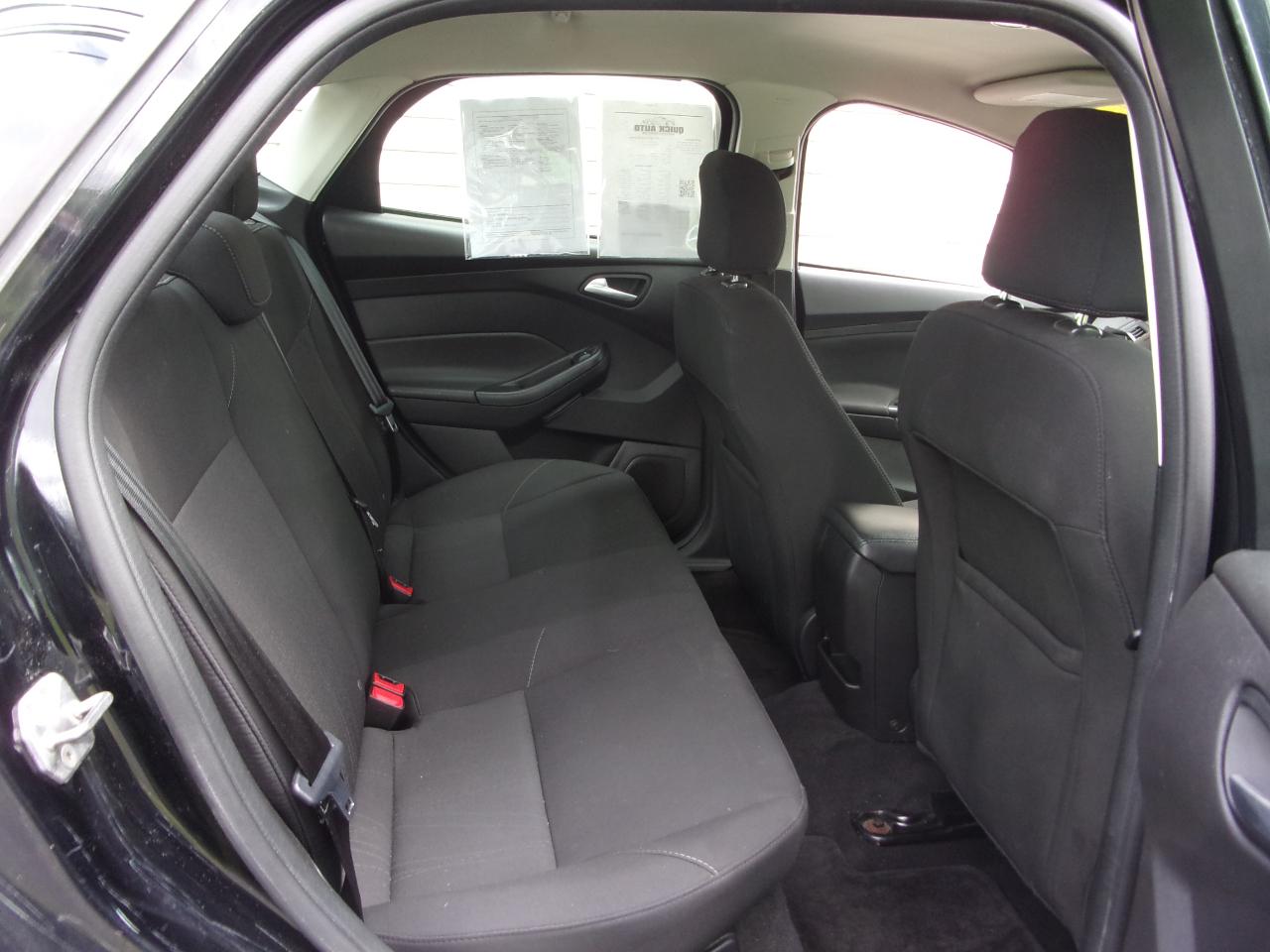 Ford Focus SE Sedan 2017