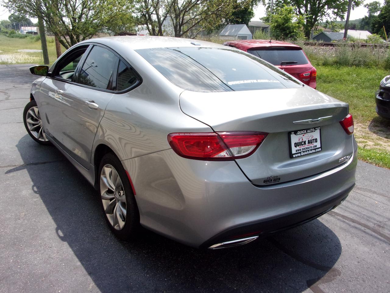Chrysler 200 4dr Sdn S FWD 2015
