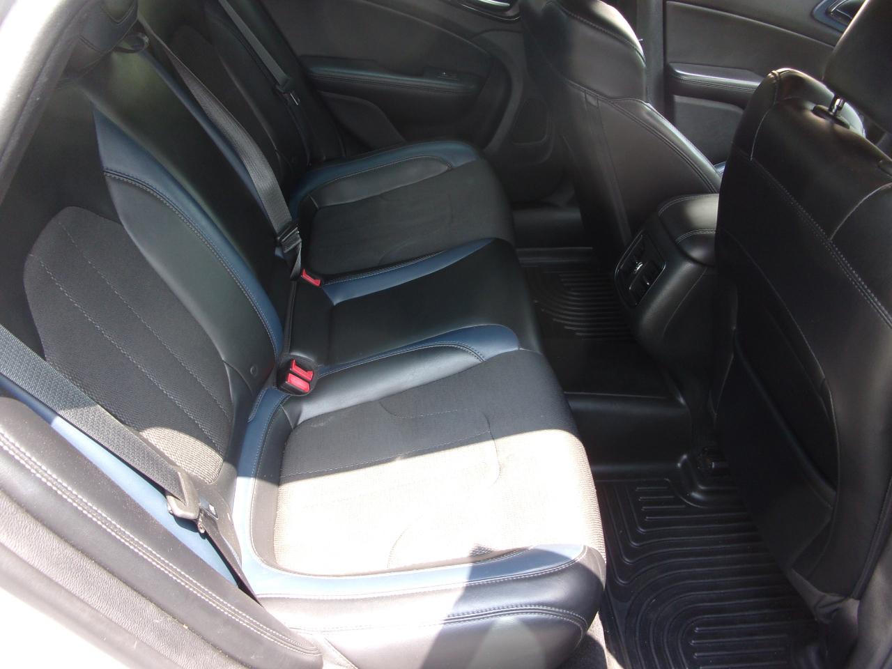 Chrysler 200 4dr Sdn S FWD 2015