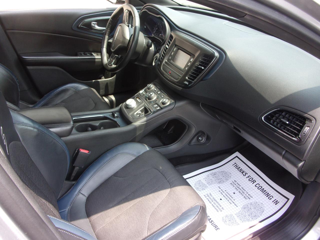 Chrysler 200 4dr Sdn S FWD 2015
