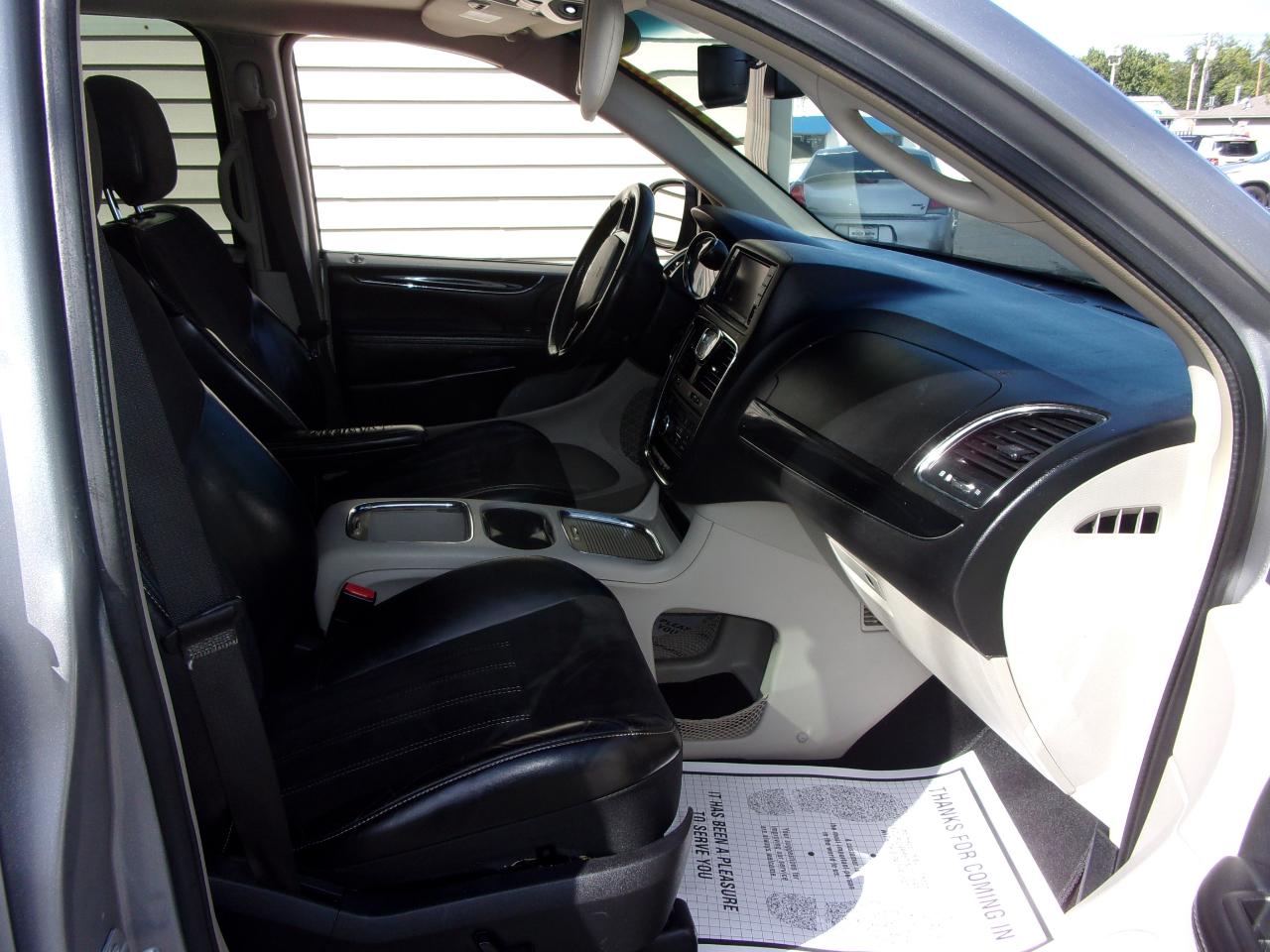 Chrysler Town & Country 4dr Wgn Limited 2016