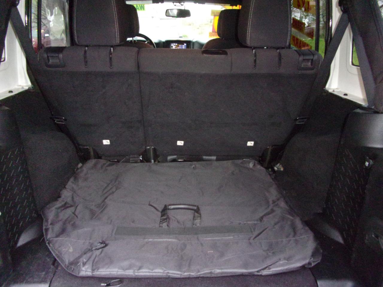 Jeep Wrangler Unlimited 4WD 4dr Sahara 2015