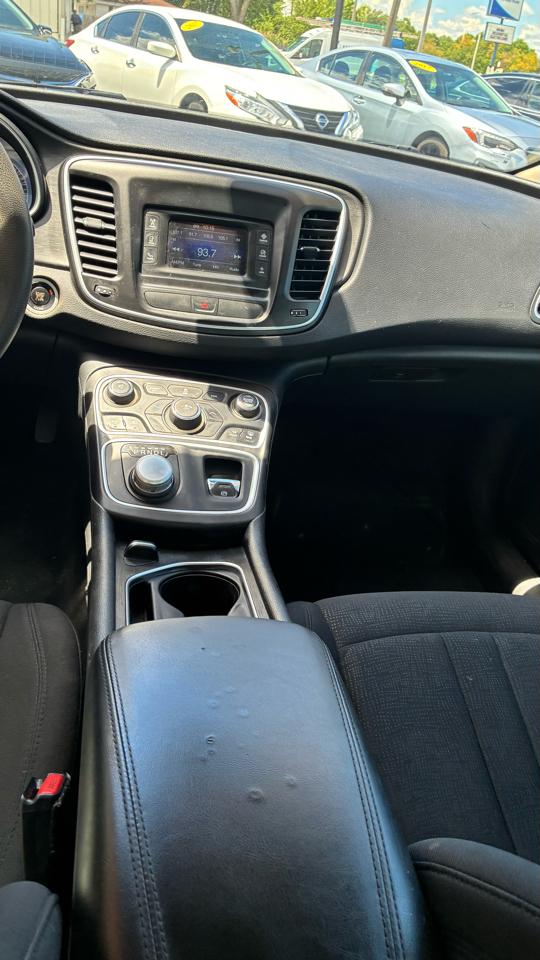 Chrysler 200 4dr Sdn Limited FWD 2016