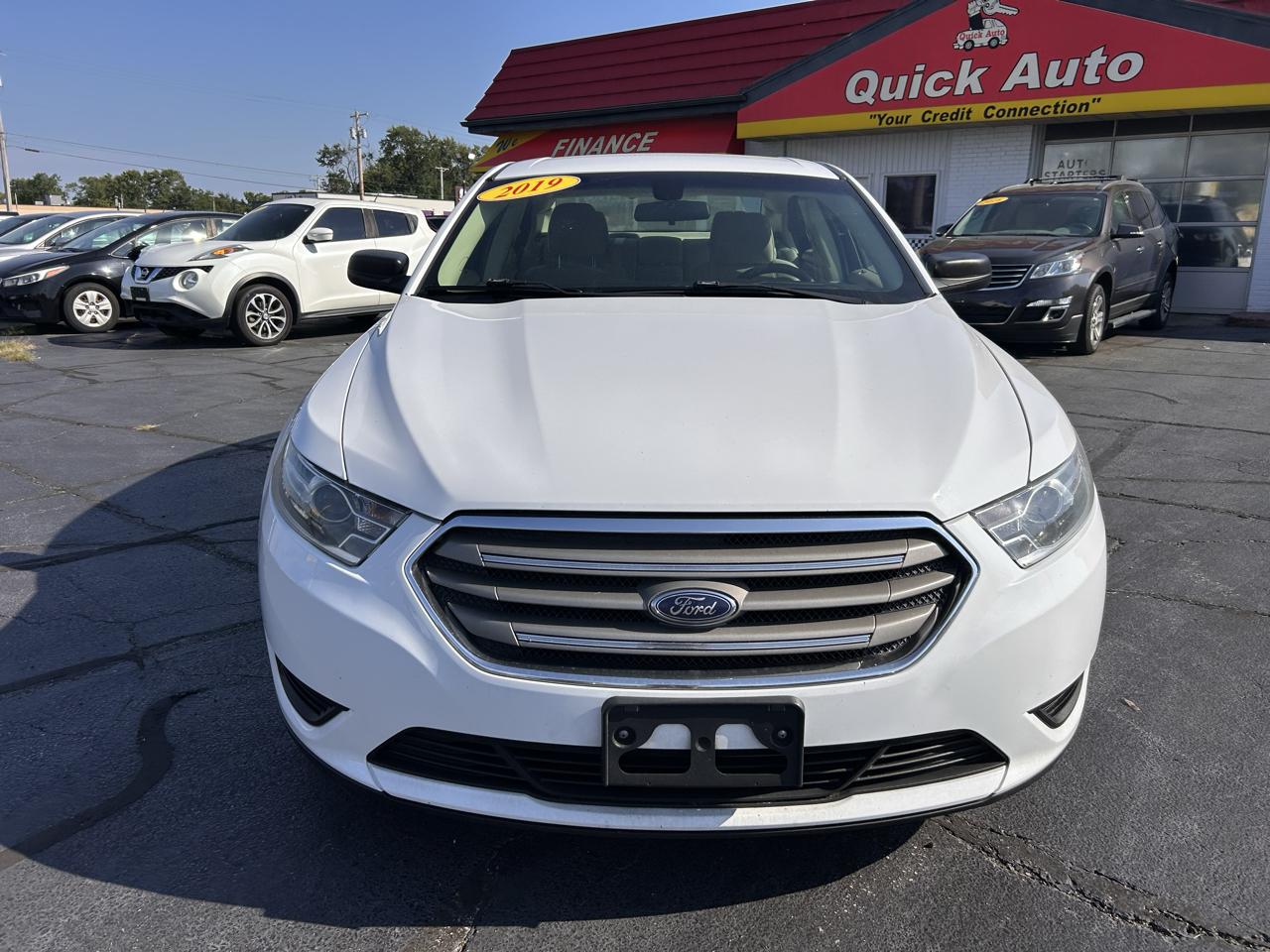 Ford Taurus SE FWD 2019