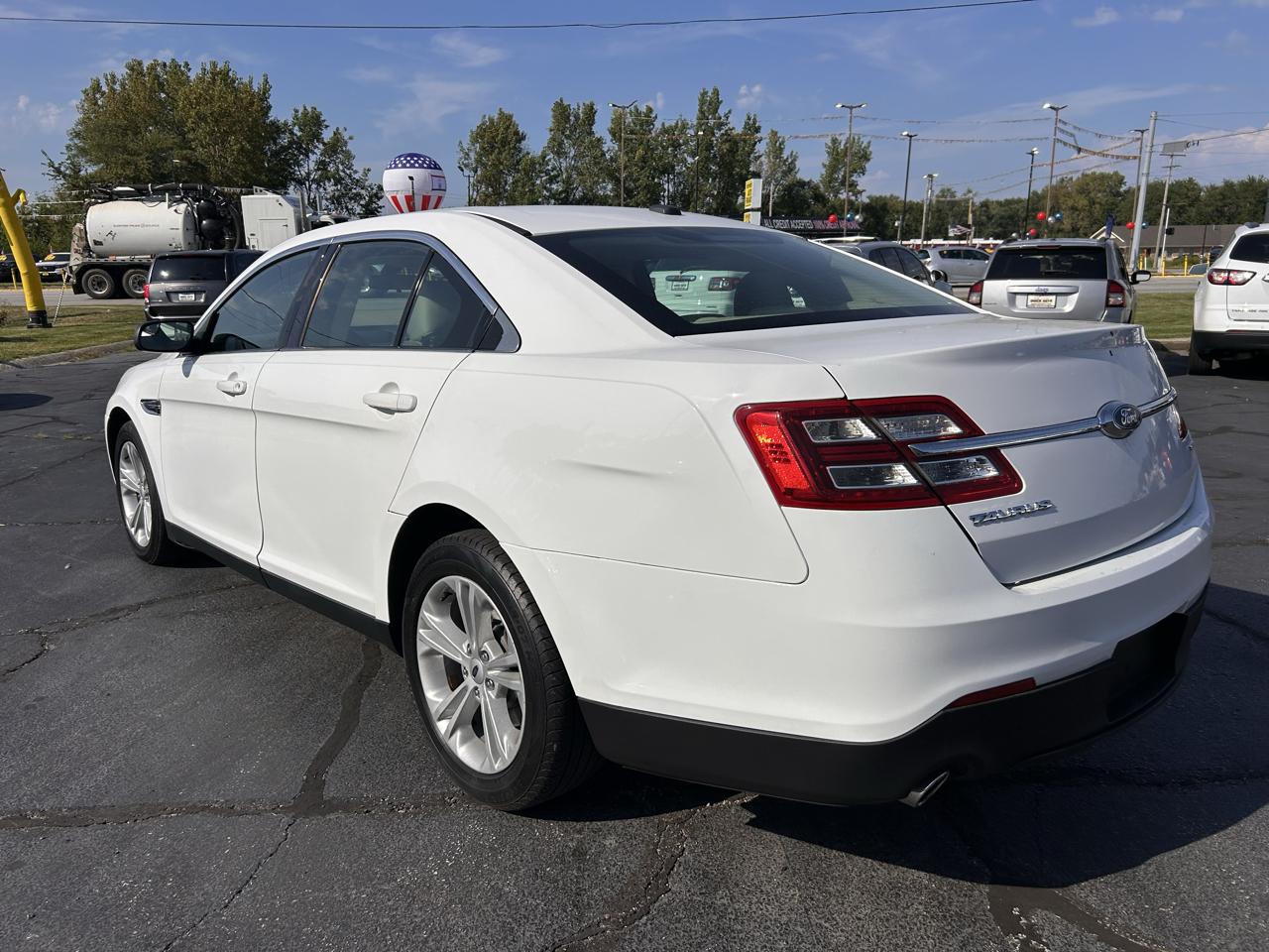 Ford Taurus SE FWD 2019