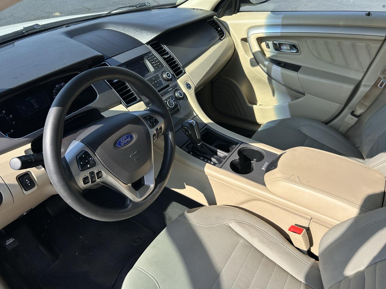 Ford Taurus SE FWD 2019