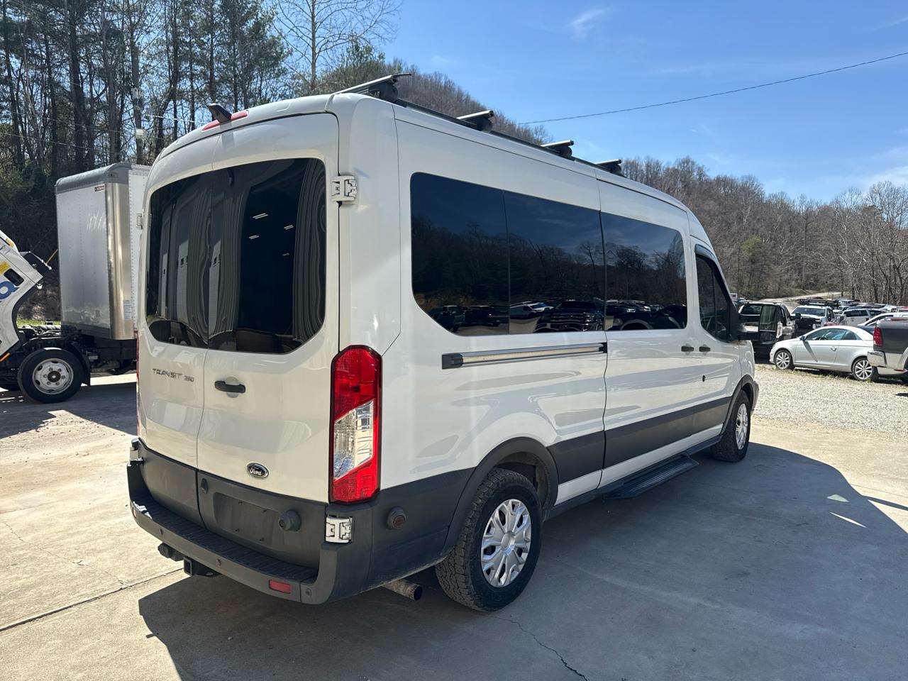 Ford Transit 350 Wagon Med. Roof XL w/Sliding Pass. 148-in. WB 2016