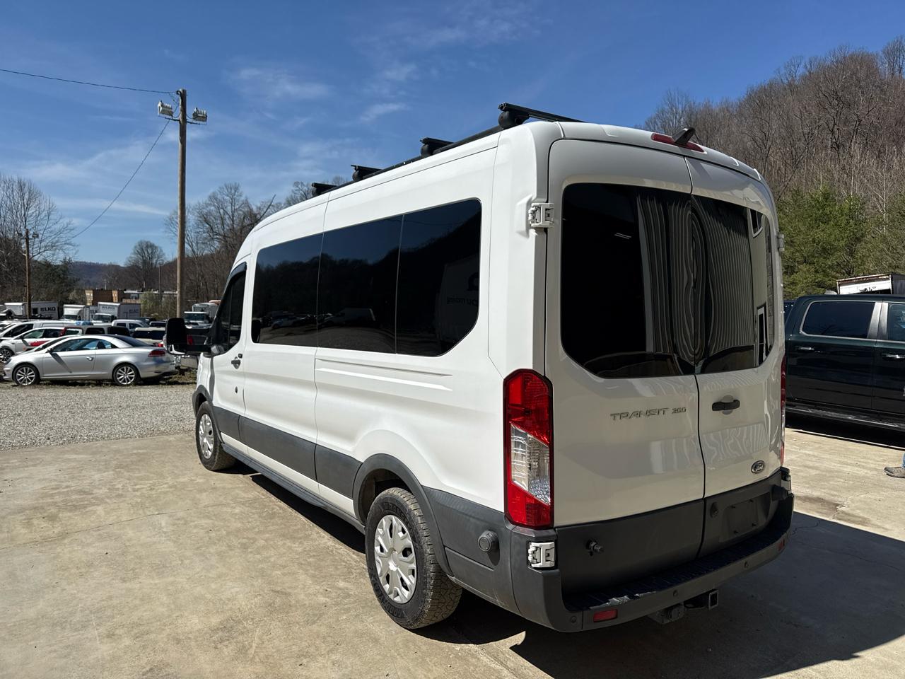 Ford Transit 350 Wagon Med. Roof XL w/Sliding Pass. 148-in. WB 2016