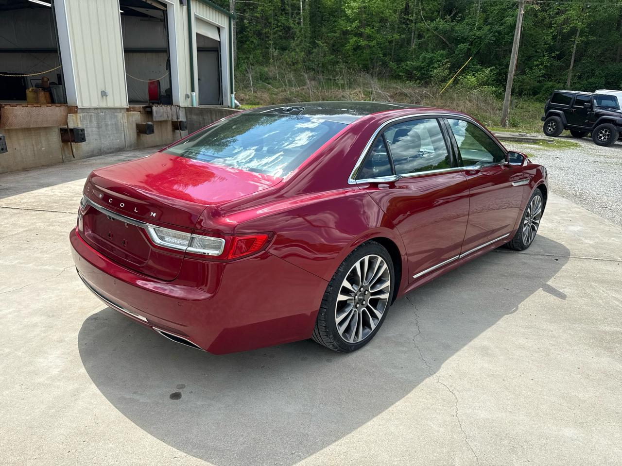 Lincoln Continental 4dr Sdn 2017