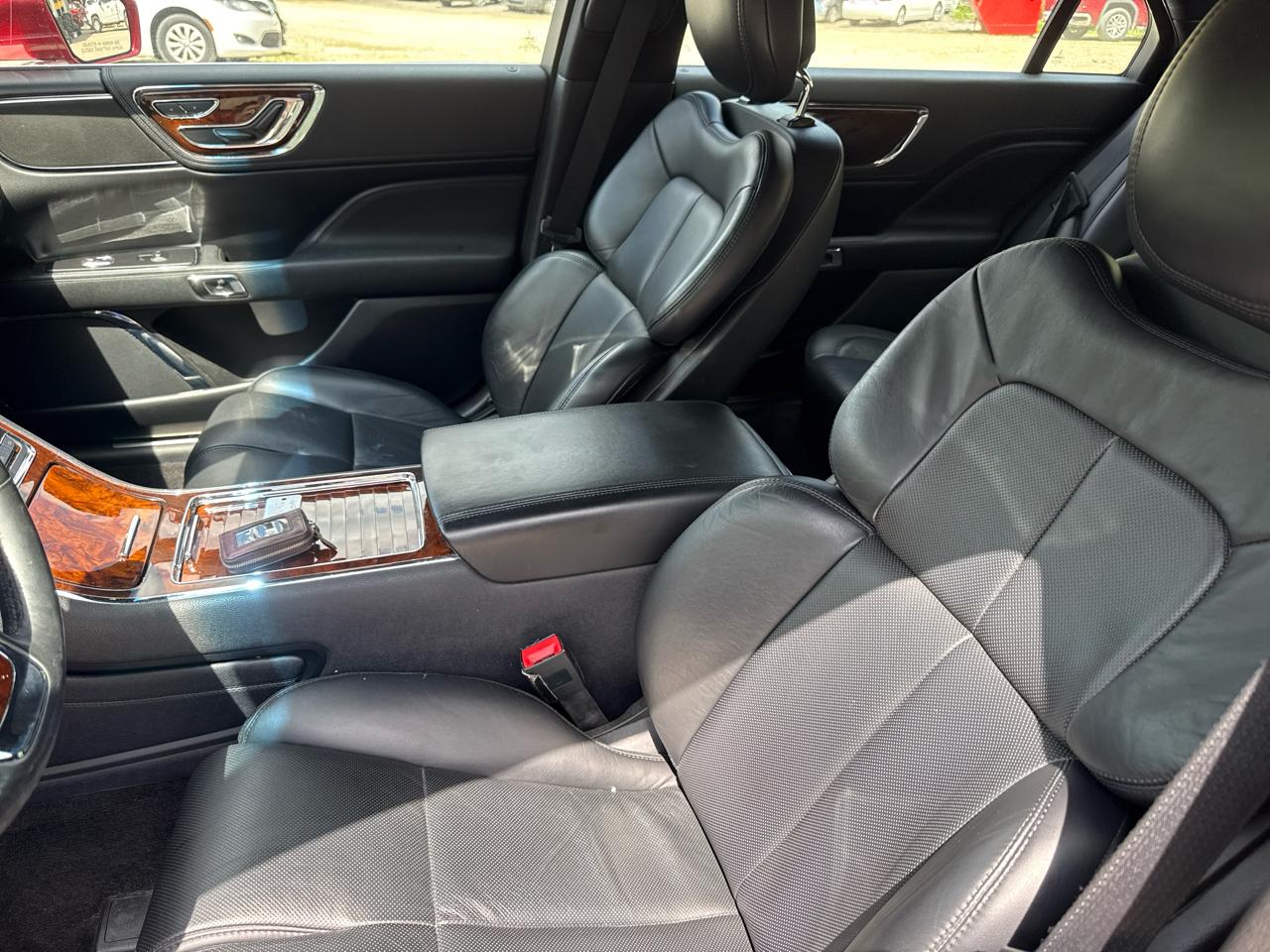 Lincoln Continental 4dr Sdn 2017