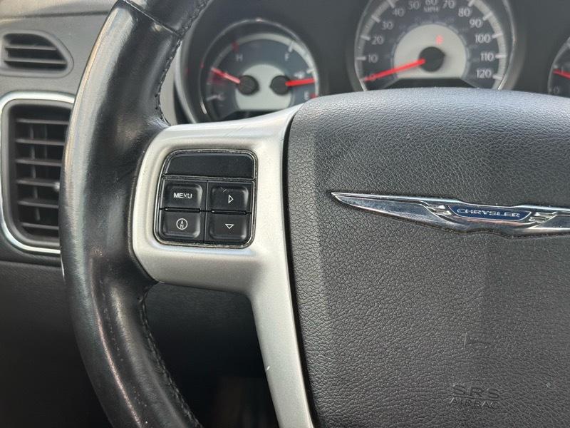 Chrysler 200 Touring 2011
