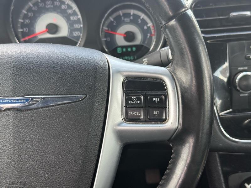 Chrysler 200 Touring 2011