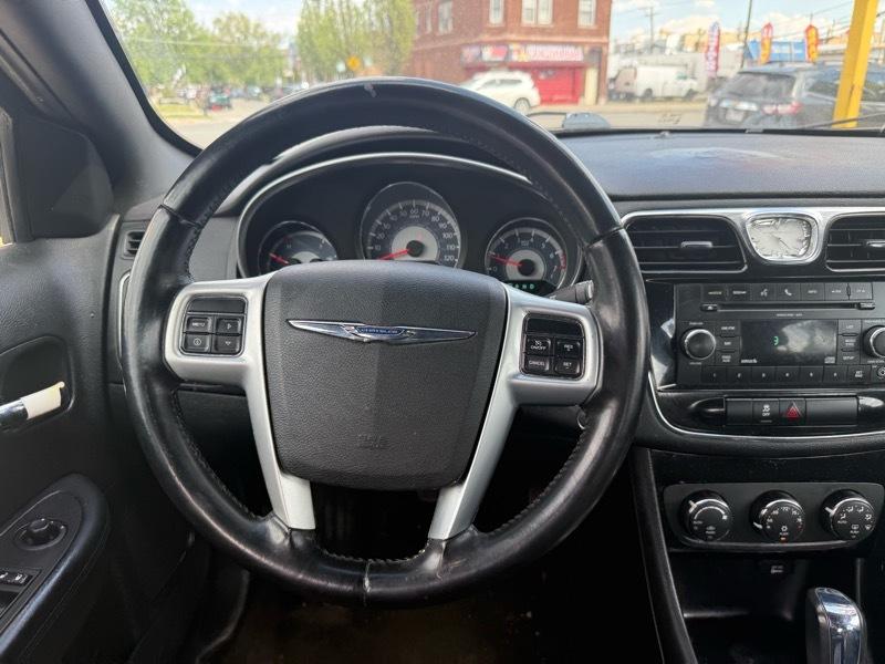 Chrysler 200 Touring 2011