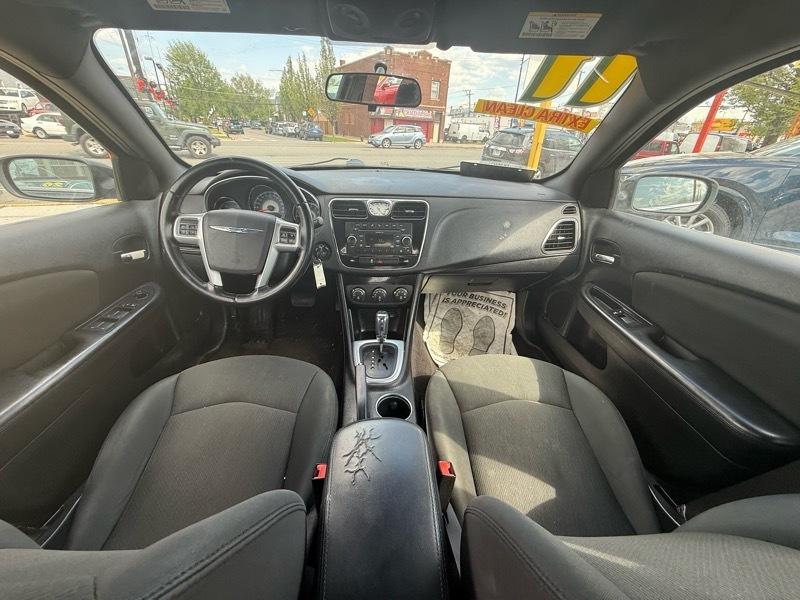Chrysler 200 Touring 2011
