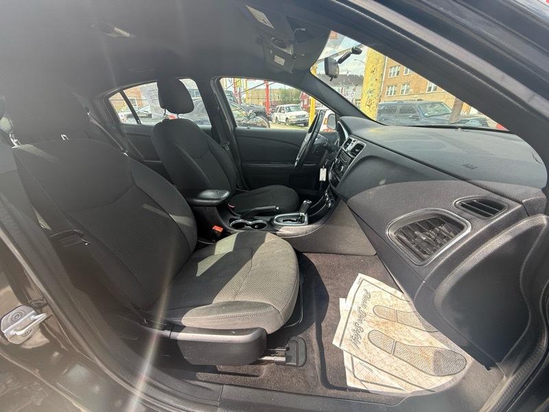 Chrysler 200 Touring 2011