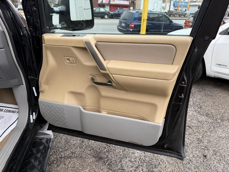 Nissan Armada SE 4WD Off-Road 2004