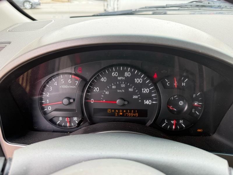 Nissan Armada SE 4WD Off-Road 2004