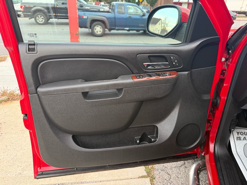 Chevrolet Silverado 1500 LTZ Crew Cab 4WD 2011 Chevrolet Silverado 1500 LTZ Crew Cab 4WD 2011