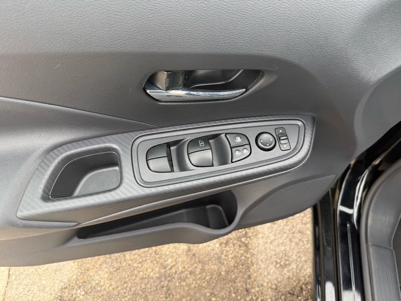 Nissan Versa SV 2025