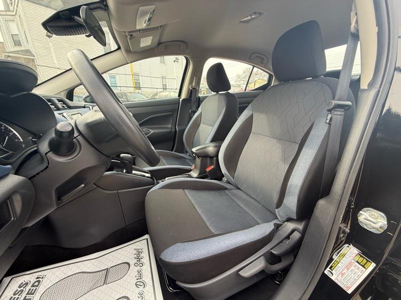 Nissan Versa SV 2025