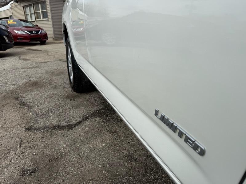 Toyota RAV4 Limited V6 2WD 2007