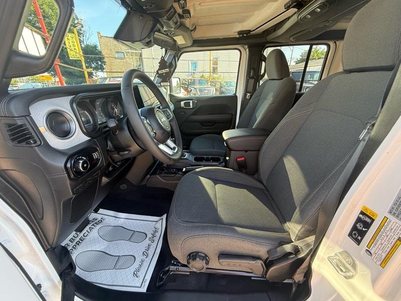 Jeep Wrangler Sahara 2025