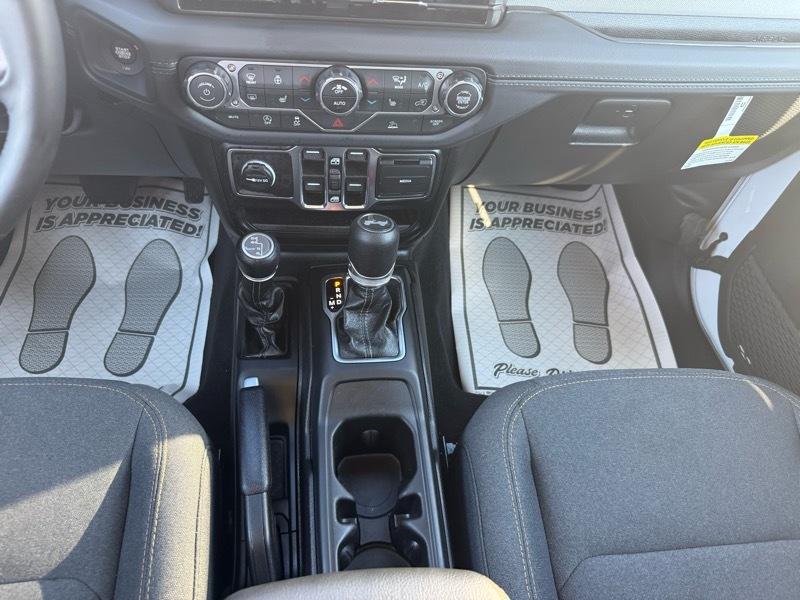 Jeep Wrangler Sahara 2025