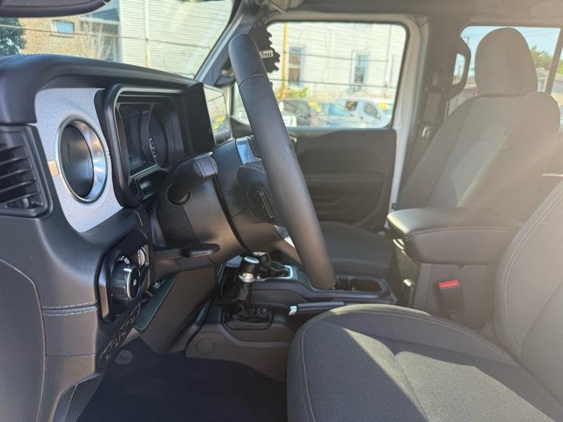 Jeep Wrangler Sahara 2025