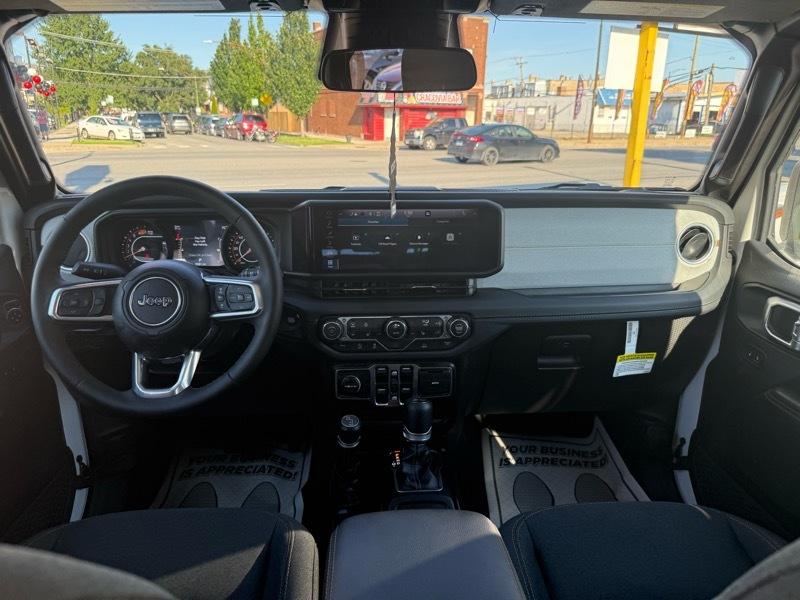 Jeep Wrangler Sahara 2025