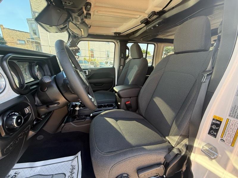 Jeep Wrangler Sahara 2025