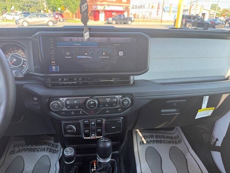 Jeep Wrangler Sahara 2025