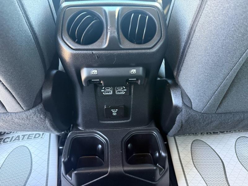 Jeep Wrangler Sahara 2025