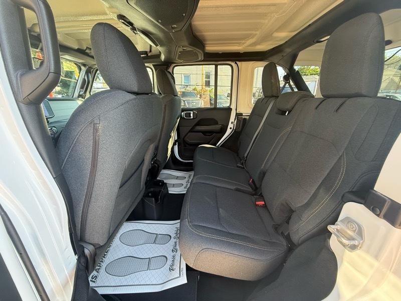 Jeep Wrangler Sahara 2025