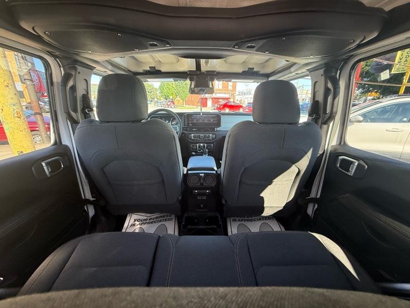 Jeep Wrangler Sahara 2025