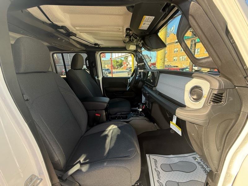Jeep Wrangler Sahara 2025