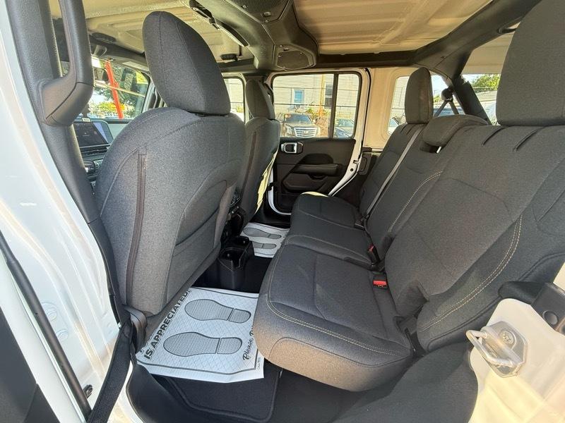 Jeep Wrangler Sahara 2025