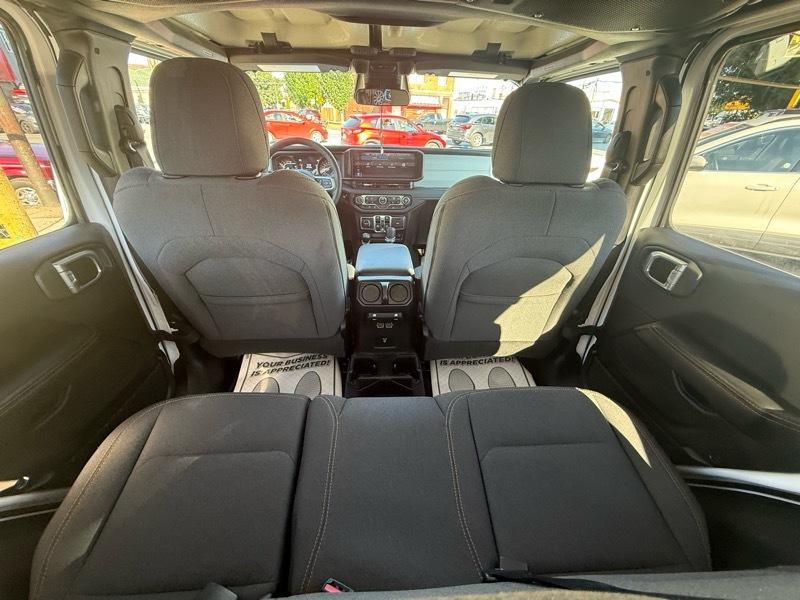 Jeep Wrangler Sahara 2025