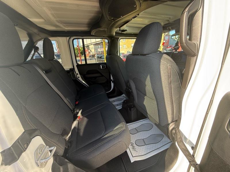 Jeep Wrangler Sahara 2025