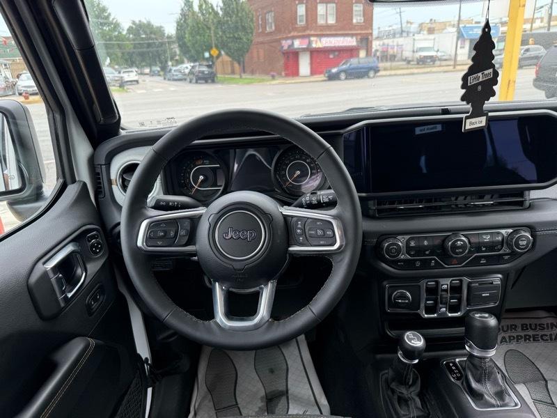 Jeep Wrangler Sahara 2025