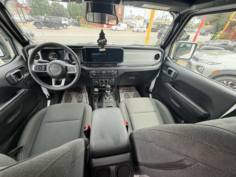 Jeep Wrangler Sahara 2025